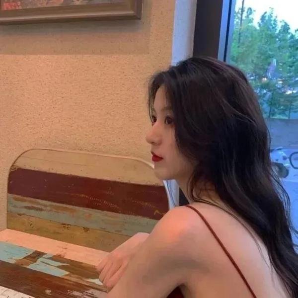 热裤荡女